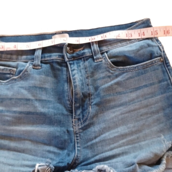 sneek peek dark wash pair of shorts. Freyed hems even. Size medium. - Picture 7 of 9